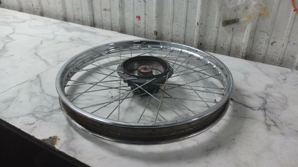 82 83 雅马哈 XT200 XT 200 前轮  — 第 2/4 张图片