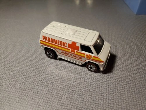 Hot Wheels Redline Supervan Paramedic