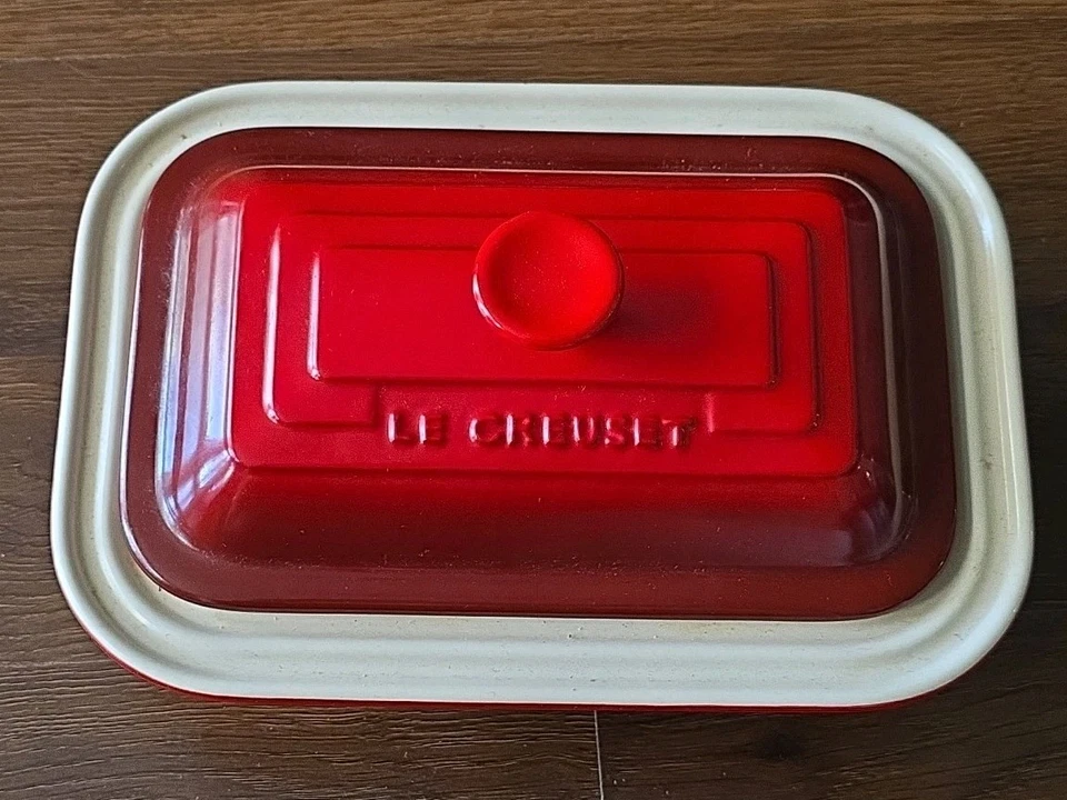 LE CREUSET CAZUELA RECTANGULAR DE GRES CON TAPA - Rojo Cerise Foto 3 de 4