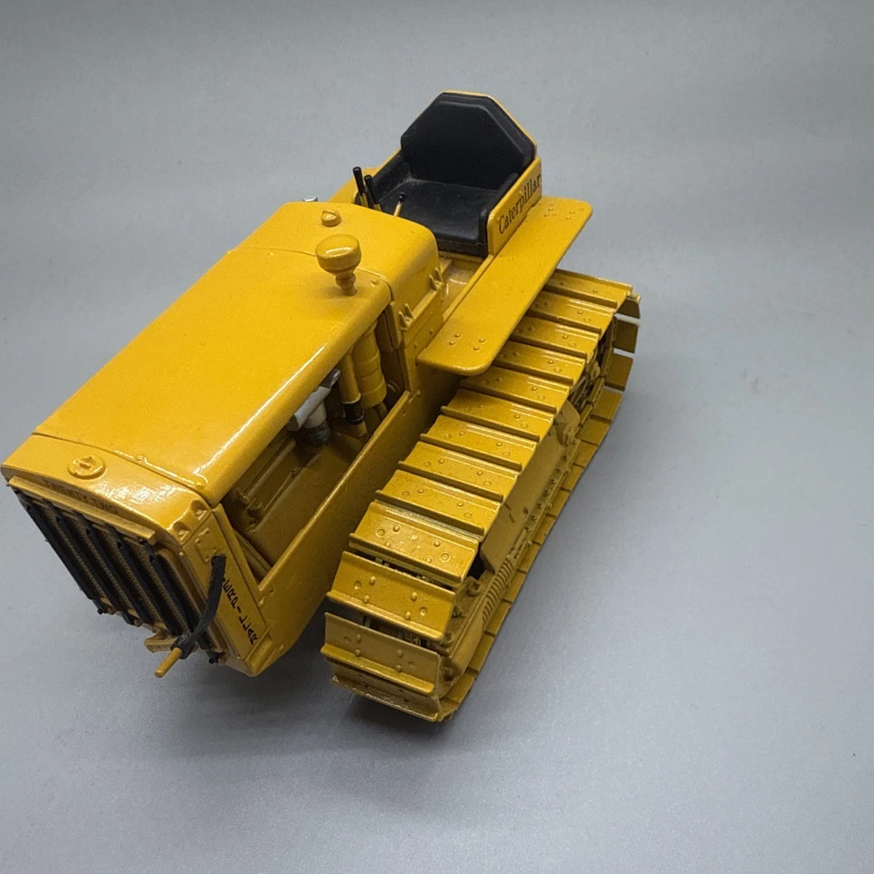 Caterpillar Twenty Two Crawler Tractor - 1/16 - Norscot #55154 - Missing One Tra - Image 2 of 4