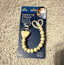 Itzy Ritzy Sweetie Strap Toast Pacifier Clip, Beige Heart Theme BPS8478 
