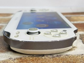 SONY PS Vita PCH 1000 ZA02 Crystal White Japan Tested Charger 8GB Memory Ex DDP