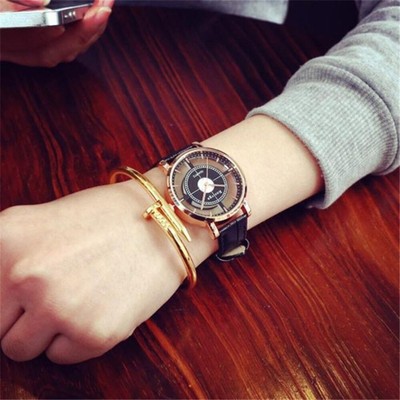 Fashionable Double-sided Hollow Quartz Timepiece