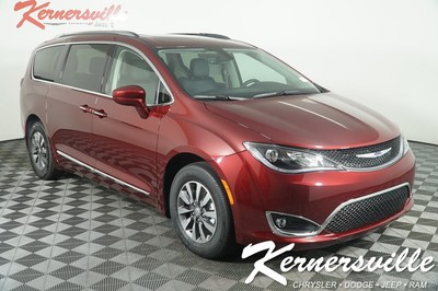 2020 Chrysler Pacifica Touring L Plus FWD V6 Van Navigation Panoram