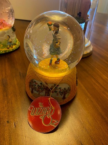 Wizard of Oz House Snow Globe Kcare/Turner Music Box Dorothy
