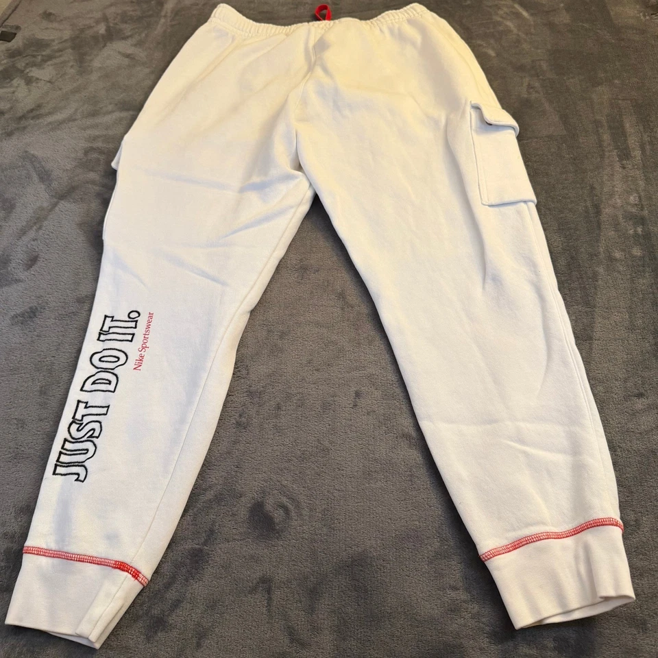 Pantalones de chándal Nike blancos cargo con cordón de acento rojo para hombre medianos 30x28" Foto 3 de 4