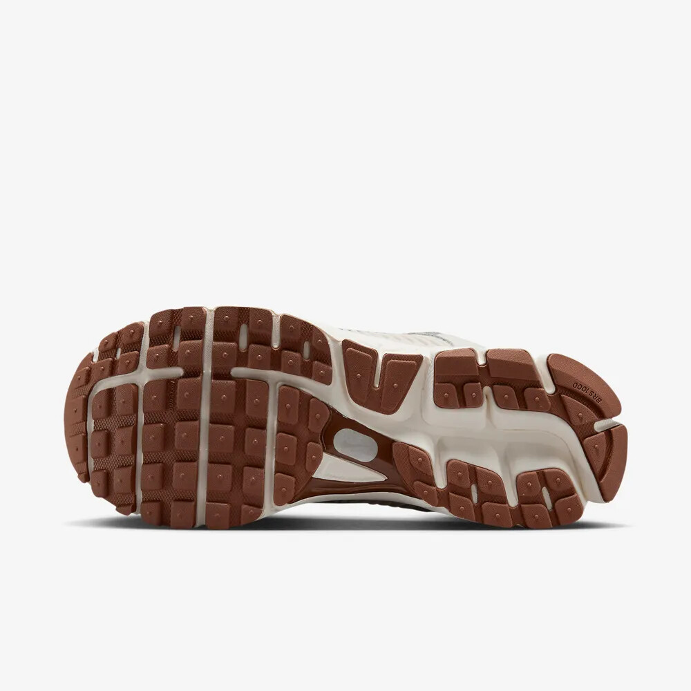 New Nike Women's Zoom Vomero 5 Shoes - Light Orewood Brown New Nike Women's Zoom Vomero 5 Shoes - Light Orewood Brown