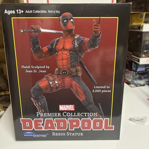 NUOVO DIAMANTE SELEZIONATO GIOCATTOLI Marvel Premier Collection: Statua in resina Deadpool #1333