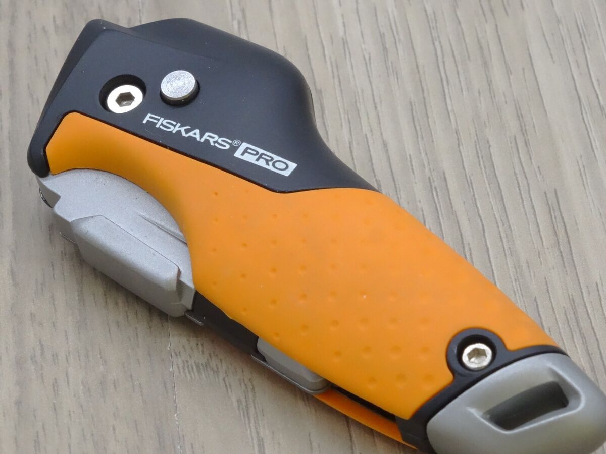 Fiskars CarbonMAX Retractable Utility Knife Orange