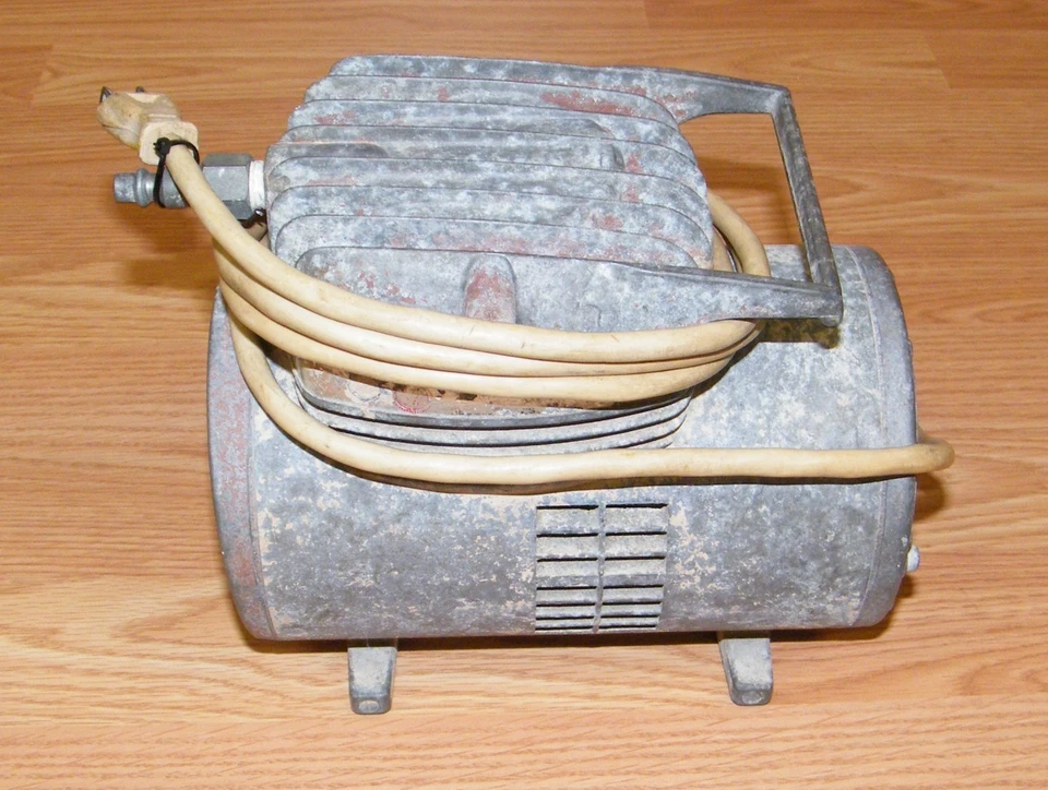 Vintage Thomas Industries Inc. Sprayit (600-8) Diaphragm Sprayer **READ** - Image 2 of 4