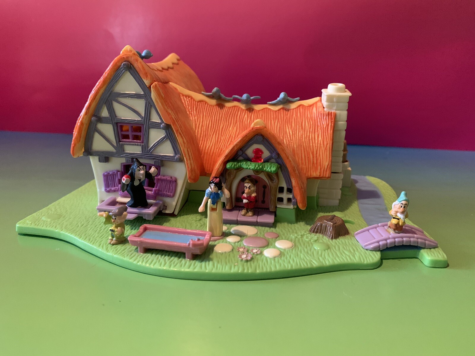 snow white and the seven dwarfs cottage dollhouse