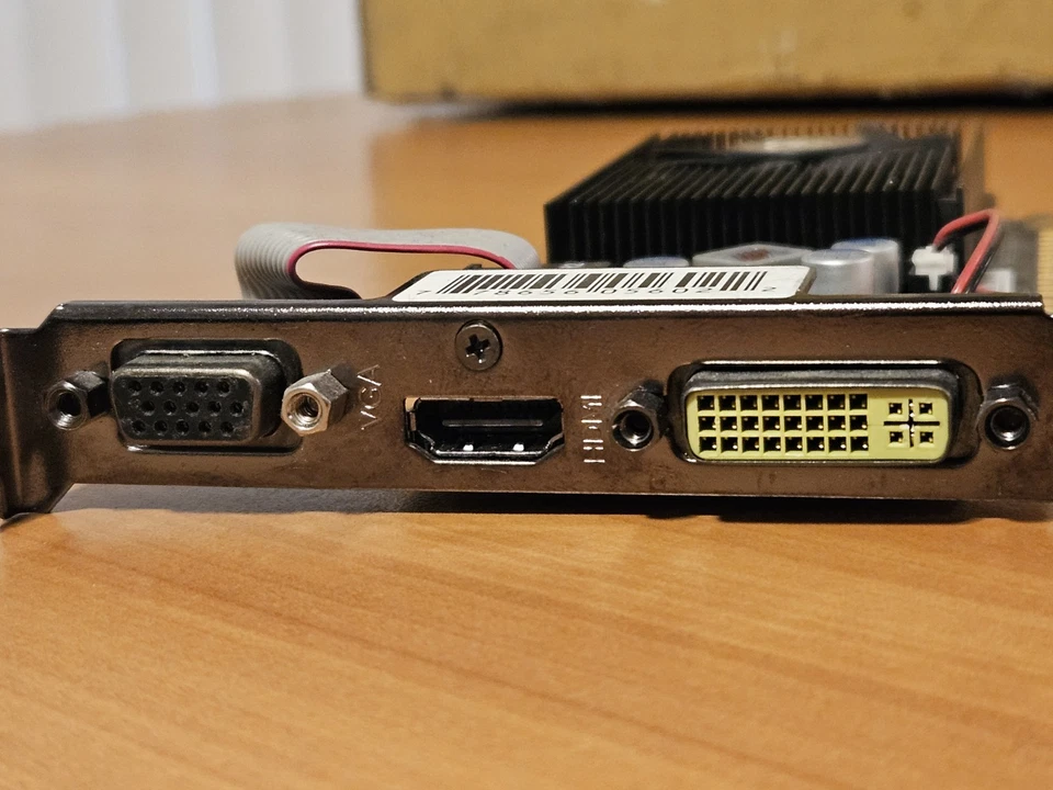 XFX NVIDIA GeForce 8400 GS (PV-T86M-YNF2) 512MB DDR3 SDRAM PCI Express x16 - Image 3 of 4