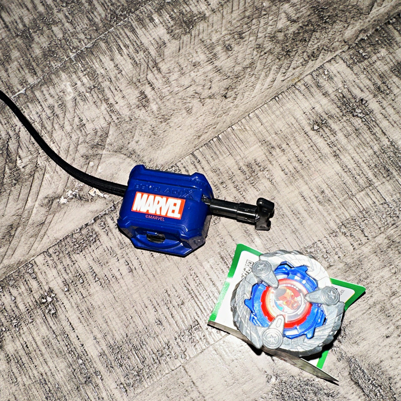 Beyblade X Marvel Cap. America Attack type , 4-70M , with launcher