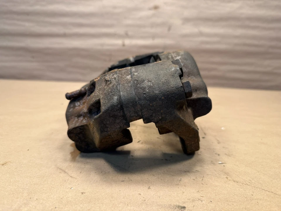 Pinza de freno delantera izquierda original Jaguar XKE S2 S3 1968-74 XJ6 S1 1968-73 OEM Foto 4 de 4