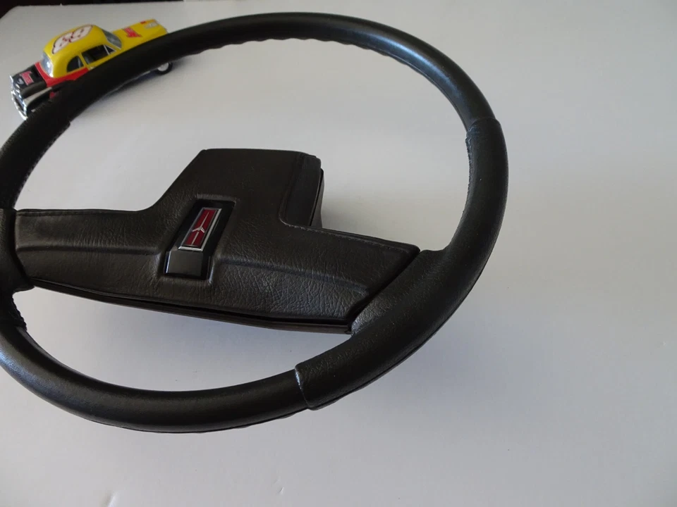 Oldsmobile 1981-87 rueda esterlina y almohadilla de bocina Cutlass Delta Ciera Foto 3 de 4