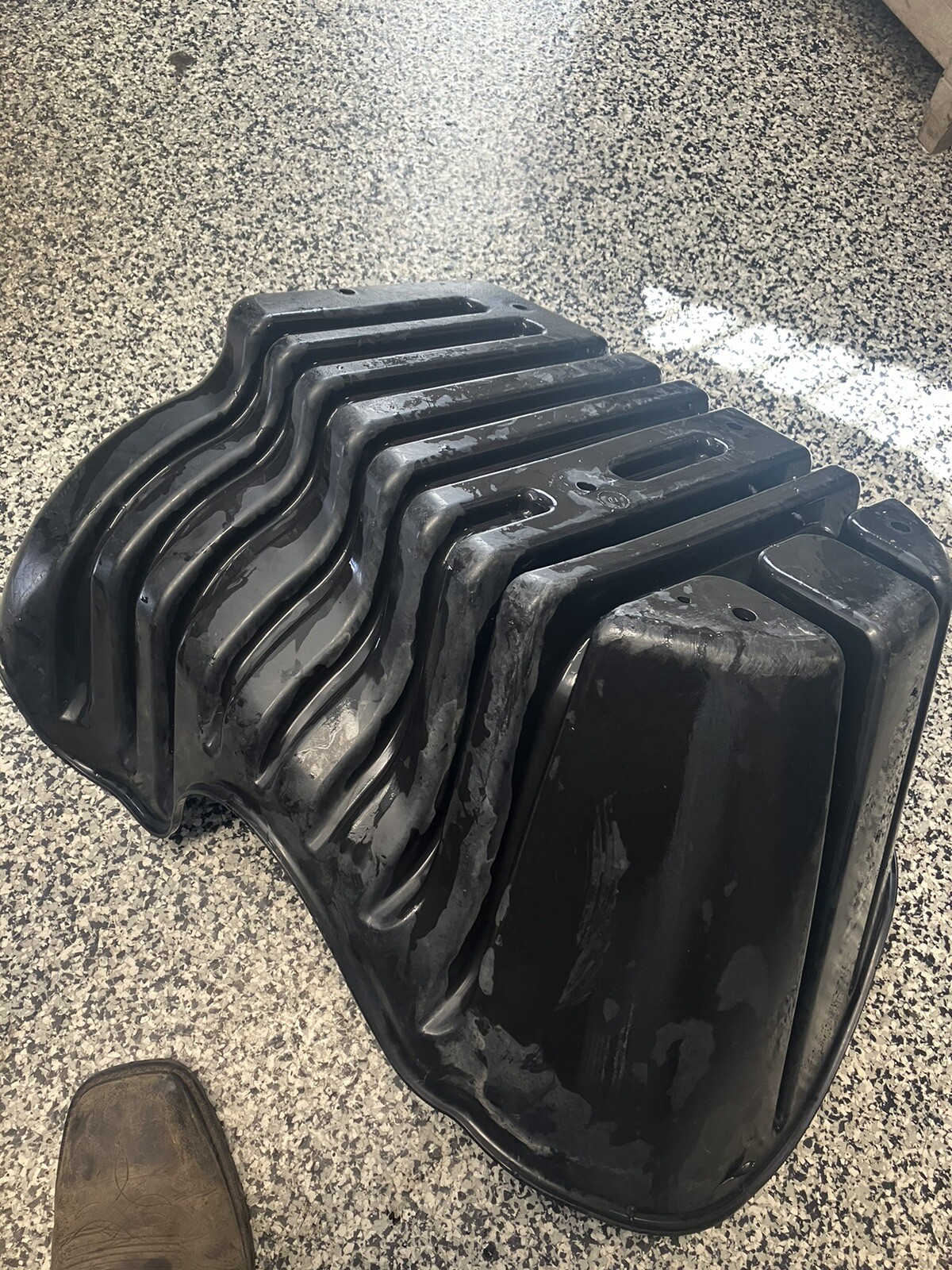 FREIGHTLINER LEFT INNER FENDER