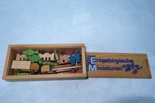 Erzgeb. Miniaturen, Spielkiste, Eisenbahn - Echte erzgebirgische Handarbeit
