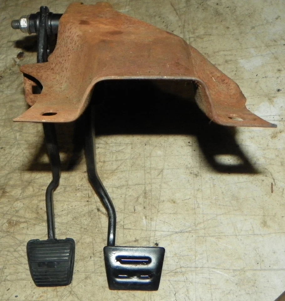 CAMARO Z28 FIREBIRD TRANS AM 4 SPEED CLUTCH PEDALS Z BAR & CLUTCH ROD ORIGINAL - Image 3 of 4