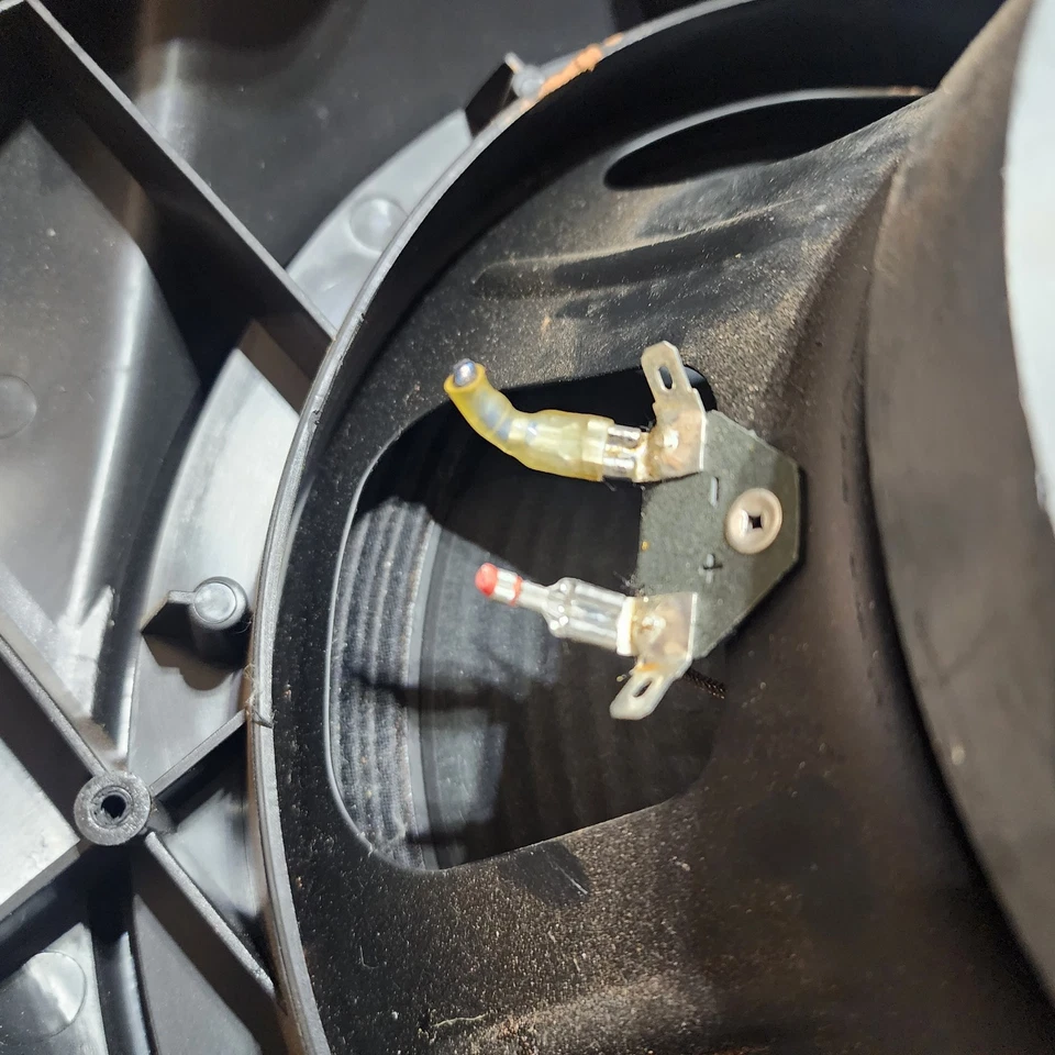 Behringer Eurolive B212D 250W 2-Way Speakers 12” Woofer, Tweeter & Face Only. - Image 4 of 4