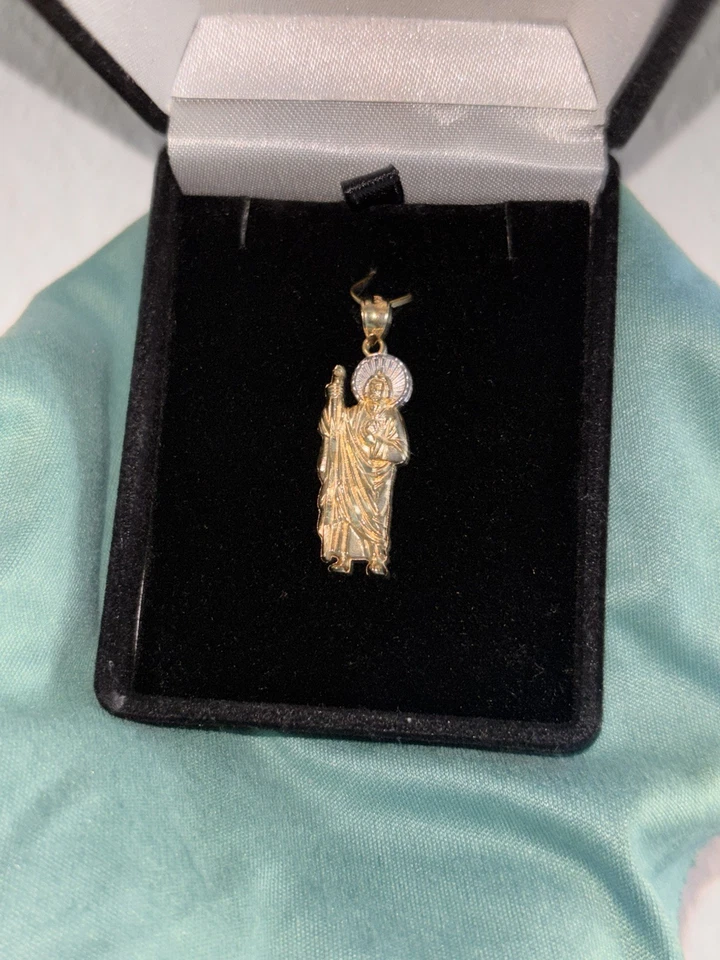 Colgante de oro de 10k de San Judas Foto 2 de 3