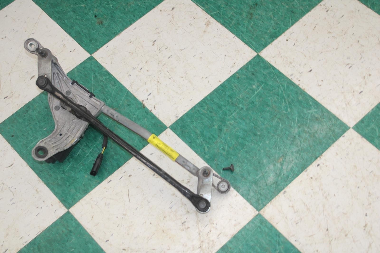 Maserati Ghibli 2014-2015 FRONT Windshield wiper motor