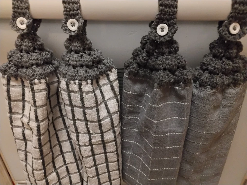 Juego de 2 toallas colgantes para platos de cocina con tapas toalla gris, blanco ganchillo hecho a mano Foto 3 de 4