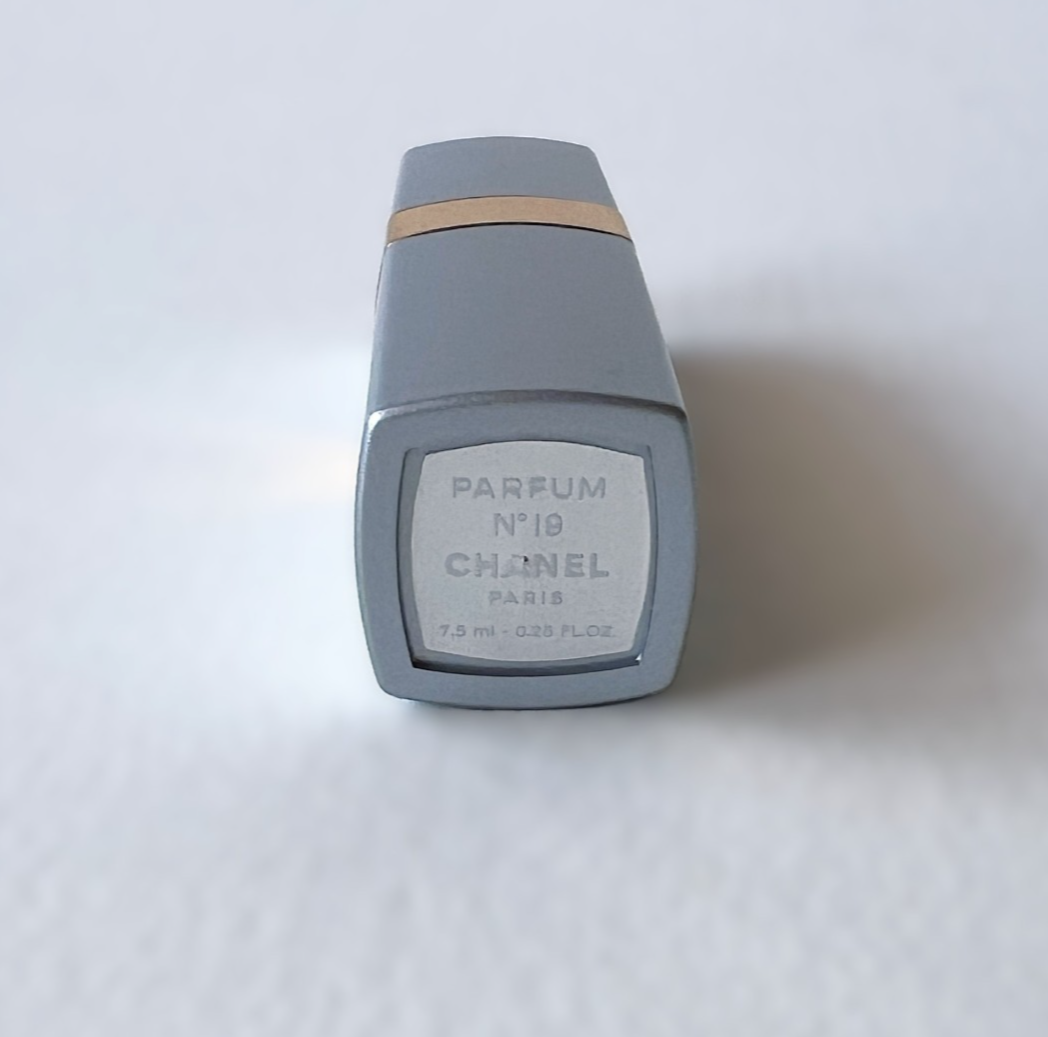 CHANEL No 19 Parfum Pure Perfume Refillable Spray (7.5 ml/0.25 oz