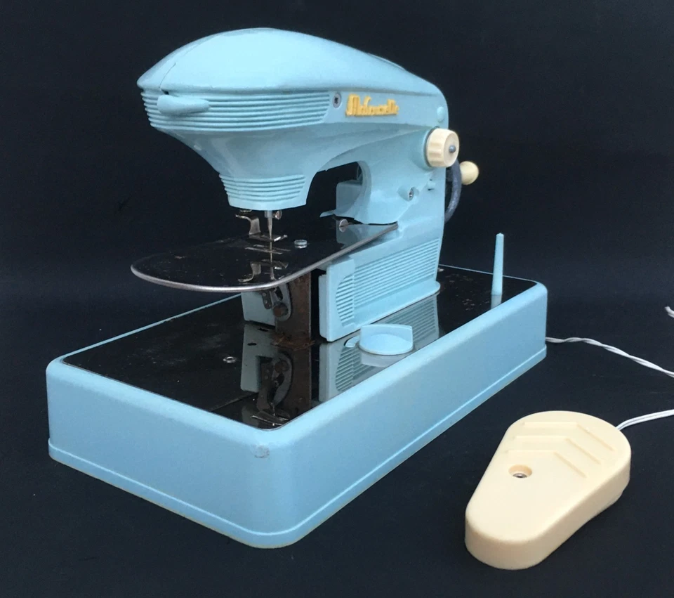 Ancien jouet machine à coudre MACOUSETTE vintage années 60 - Photo 4/4