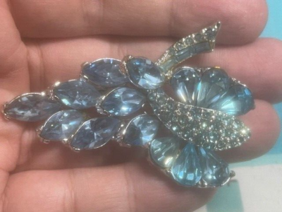 Vintage Pell Silver Tone Clip Earrings & Brooch Set w/ Blue Vintage Pell Silver Tone Clip Earrings & Brooch Set w/ Blue