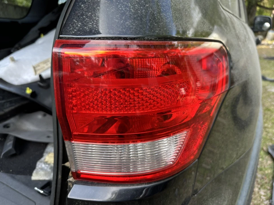 尾灯右乘客适合 2012 - 20214 吉普大切诺基 — 第 3/4 张图片