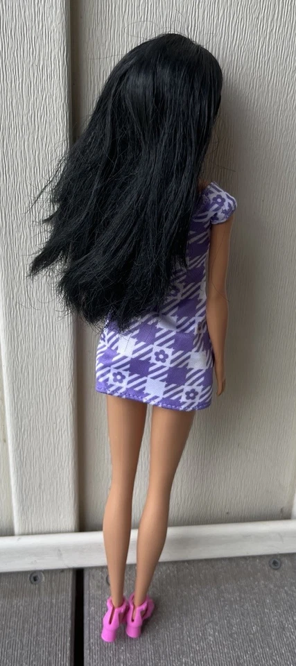 "Muñeca Barbie Fashionista #199 asiática de 12"" de alto Mattel 2016 vestido y zapatos originales" Foto 2 de 4