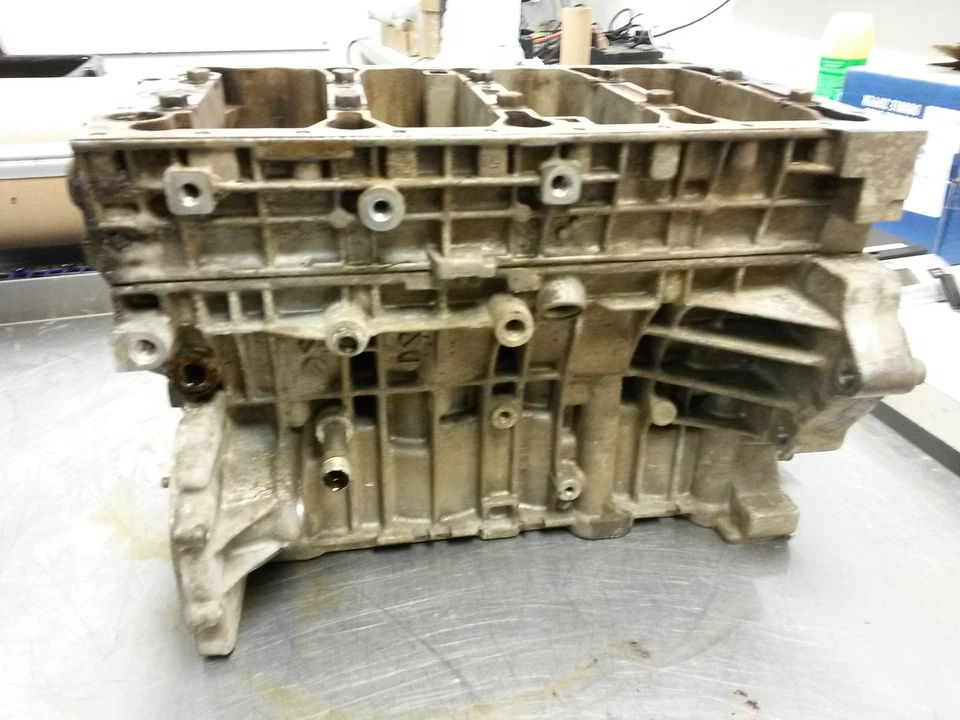 Bloco de motor desencapado precisa de furo para 00-04 Volvo S40 1.9 - Imagem 4 de 4