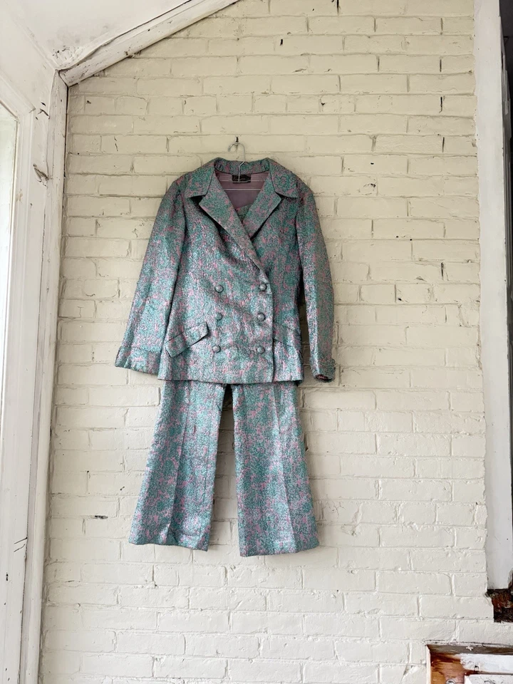 Vintage 70s Women’s Blue & Pink Metallic Double Breasted Powersuit - Image 2 of 4