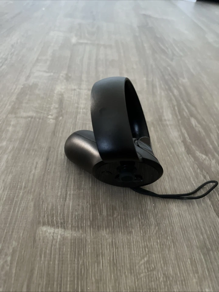 Rift Oculus Has Only One Controller check last slide - Image 2 of 4