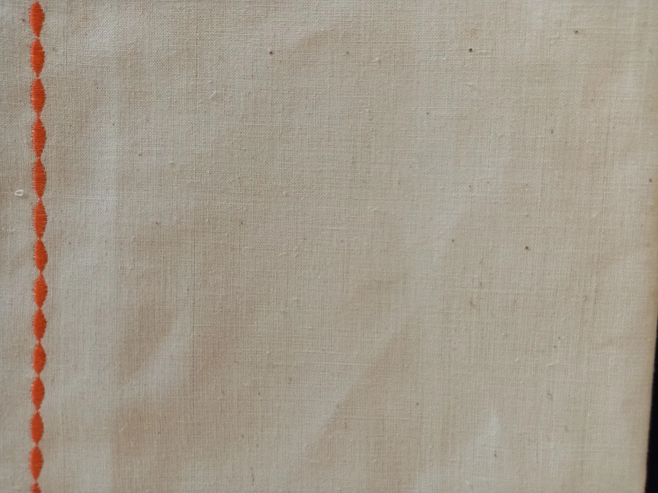 Une paire  de taies d'oreiller anciennes neuves 1950  coton brut broderie orange - Photo 2/4