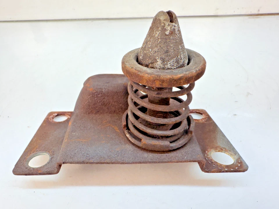 Pestillo de capó B4-37 OEM 1959 1960 Chevy Bel Air Impala Biscayne Foto 2 de 3