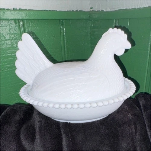 Vintage Hen on a Nest Indiana Glass candy dish.