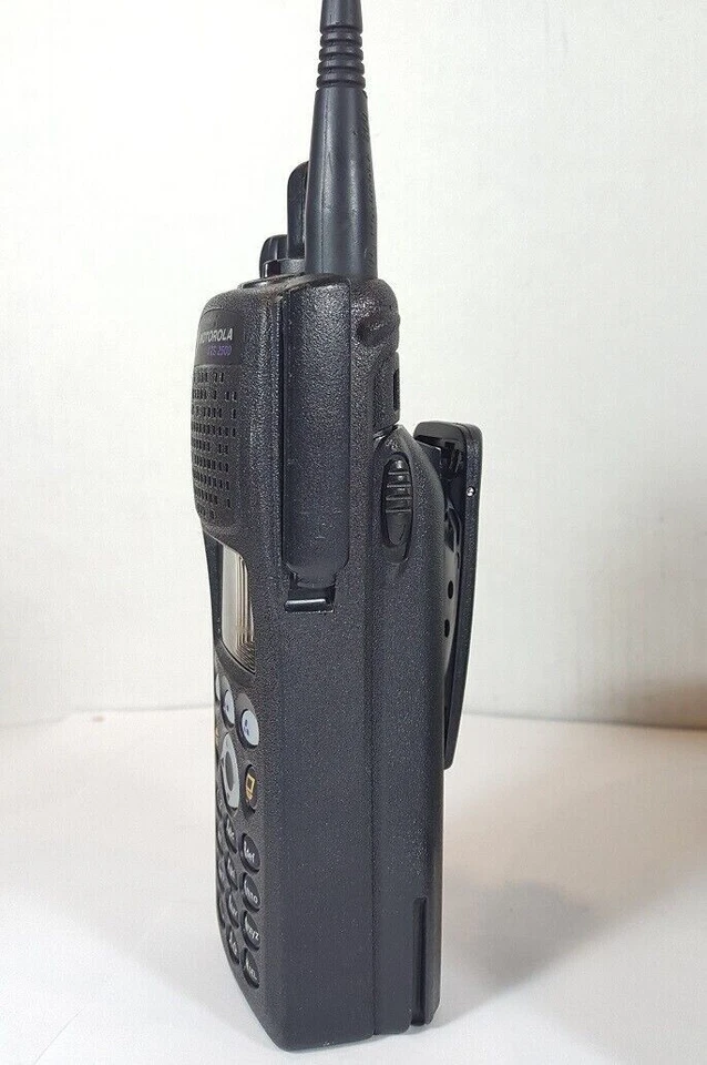 Motorola XTS2500 UHF 380-470 MHz FPP P25 AES-256 Encubierto Militar H46QDH9PW7BN Foto 3 de 4