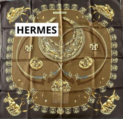 HERMES カレ90 LES CAVALIERS D'OR 大判シルクスカーフ HERMES Silk Scarf 90cm Les Cavaliers D'Or Decorative Design Brown
