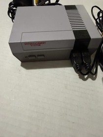 Nintendo NES Classic Edition Entertainment System Mini CLV-001 w/Two Controllers