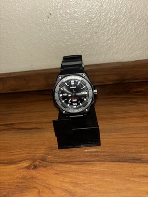 Casio MW-620H-1AVCF Analog Watch Black Resin Strap WR100M Illuminator New