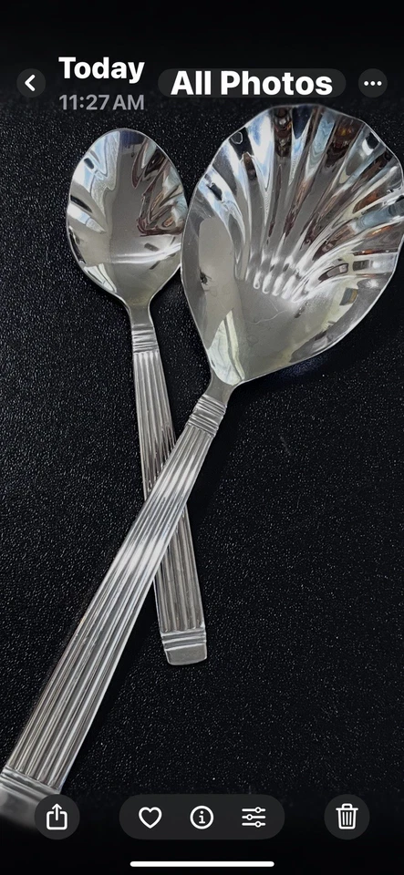 Juego de vajilla de acero inoxidable de 4 piezas 'Alexa' con cucharas de concha raro-Farberware Foto 3 de 4