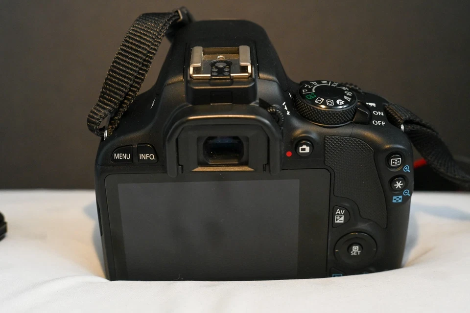 Canon EOS 100D, photo 3 of 4
