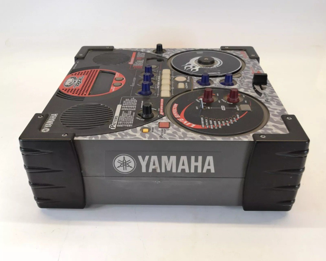 YAMAHA DJX-IIB - DJ Mixer/Sampler - Rhythm Machine - Sequencer