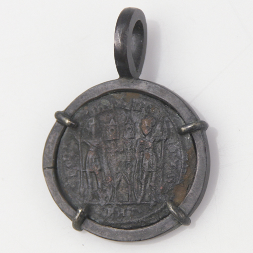 GLORIA EXERCITVS ROMAN COIN IN SILVER ANTIQUED BEZEL PENDANT, 3.2 GR - Picture 4 of 4