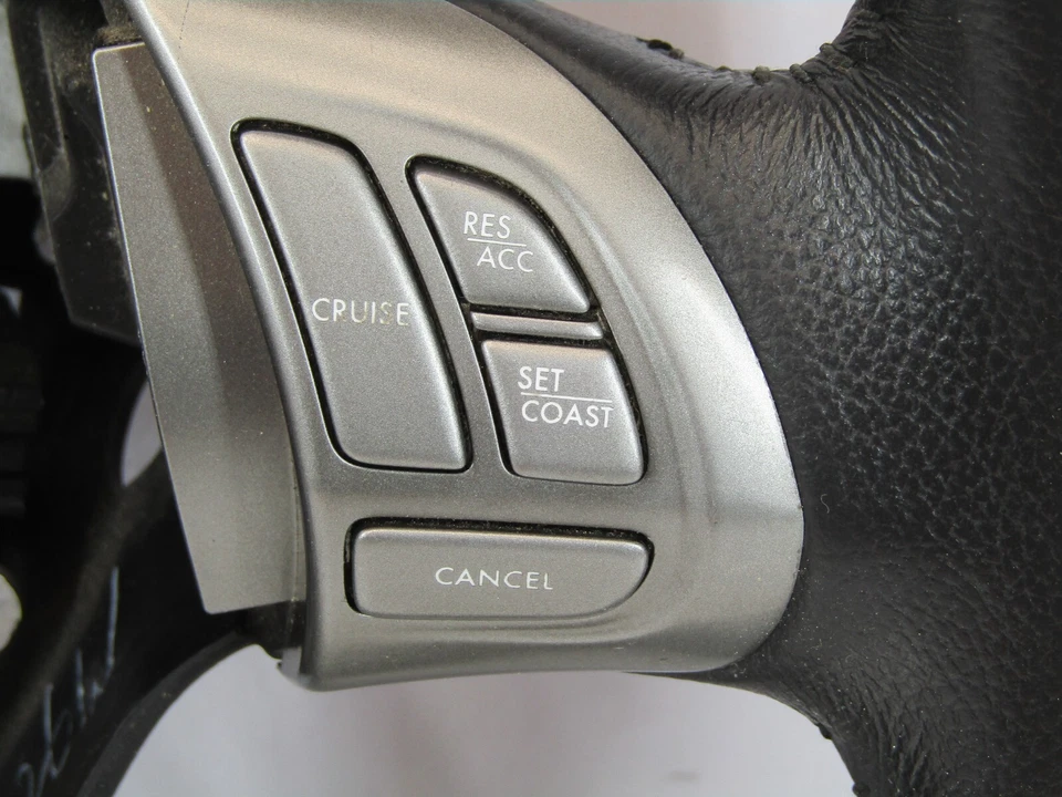 Volante Subaru Impreza 2008 con control de crucero negro y plateado OEM Foto 4 de 4