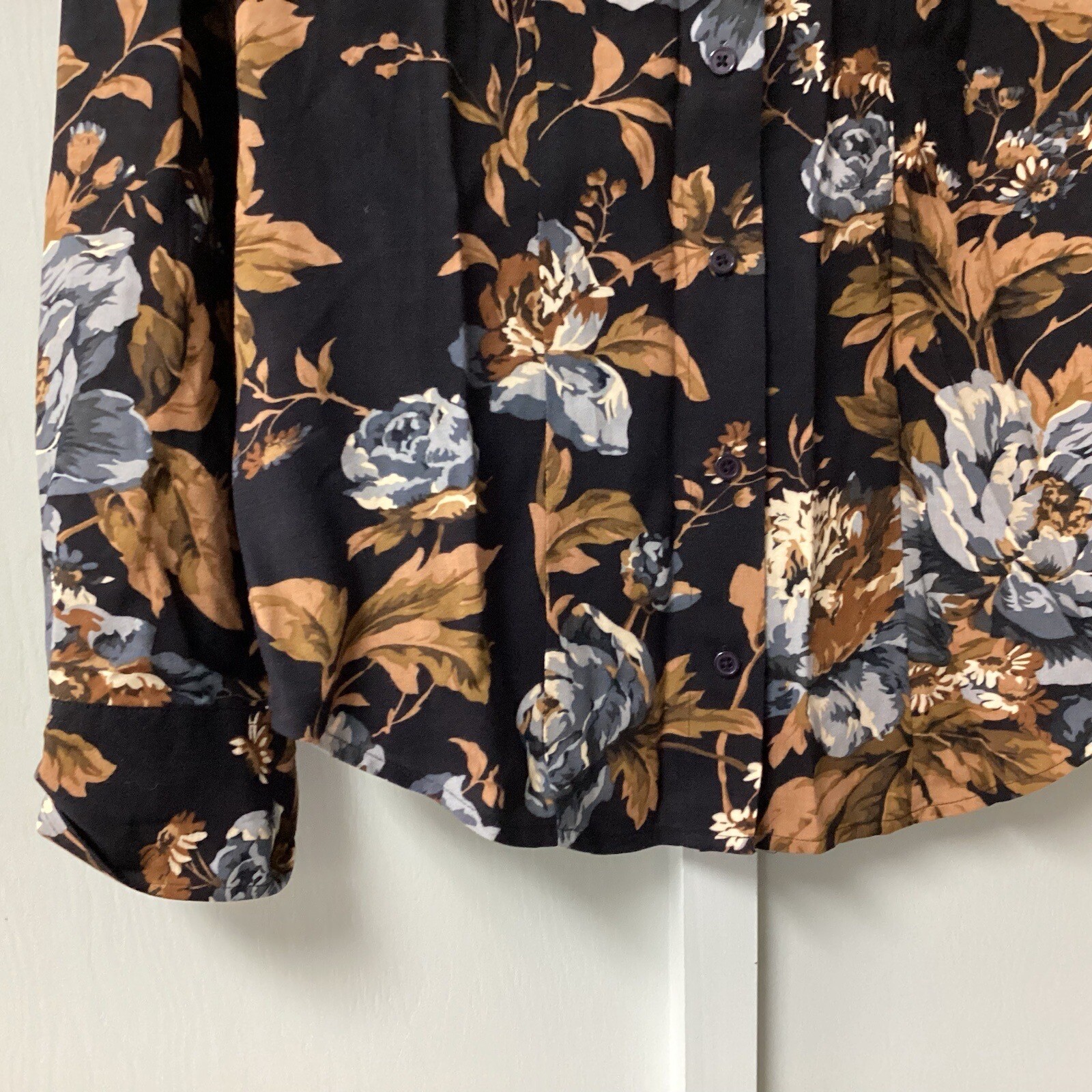 Van Heusen Women's Button Down Long Sleeve Shirt Size Medium Floral Long Sleeve thumbnail 13