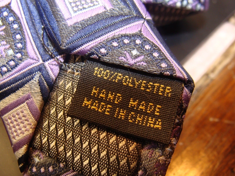 ALEXANDER COLORS ~ Corbata 100% Poliéster para Hombre ~ Púrpura ~ Lavanda ~ Negro ~ Geométrico ~ En muy buena condición Foto 3 de 4