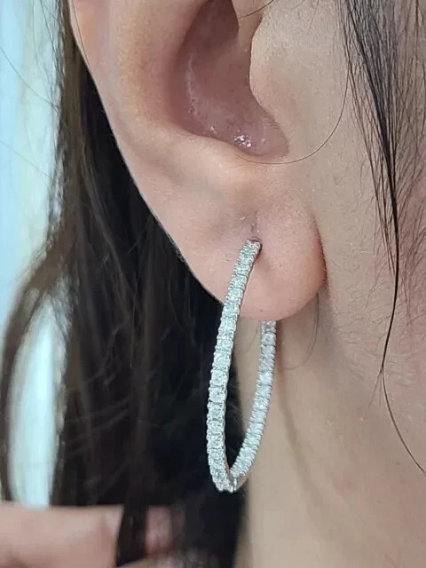 OFERTA! Pendientes de aro redondos de moissanita natural chapados en oro blanco de 10 quilates de 30 mm de 1,90 CTW Foto 3 de 4