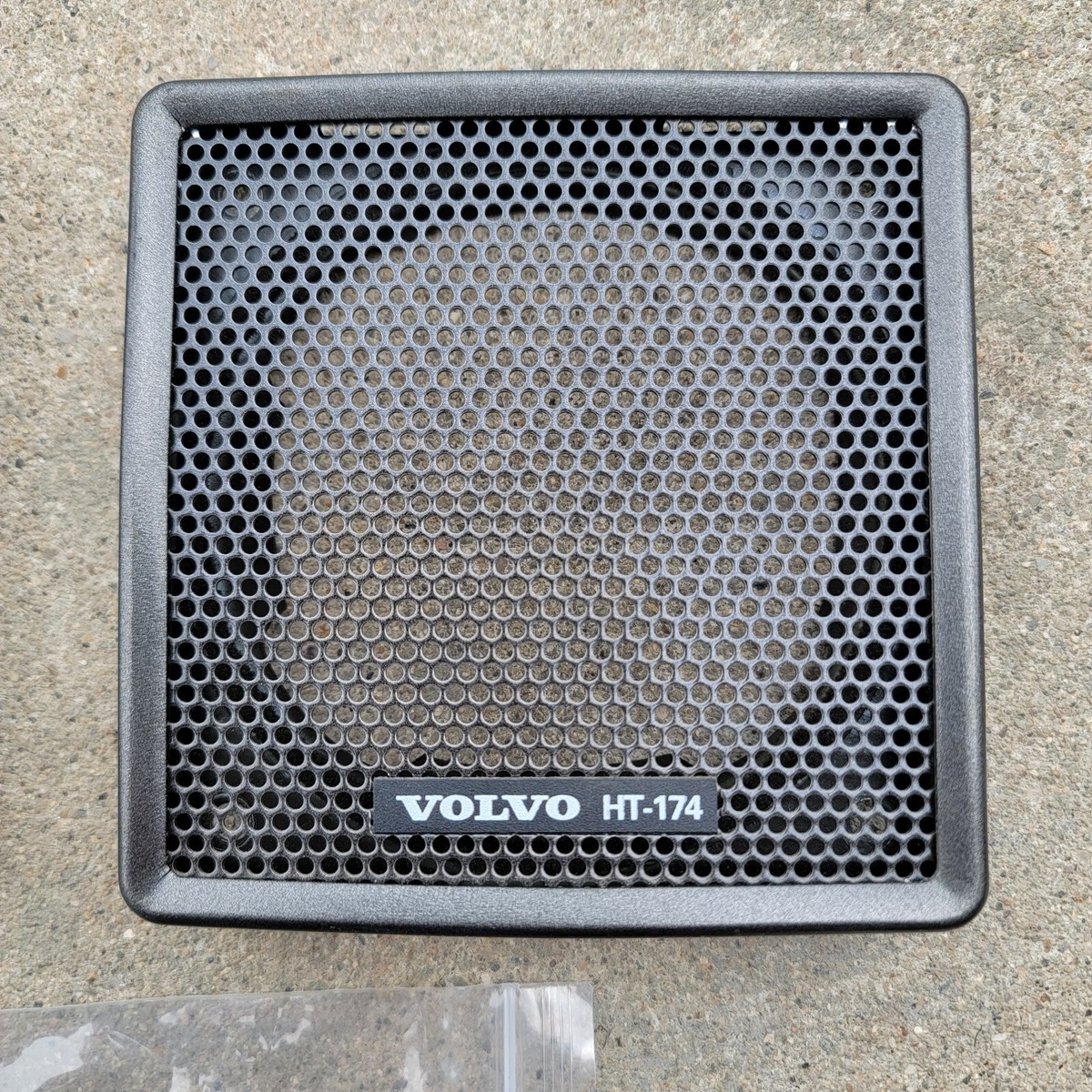 Volvo 240スピーカー 2個セット＋取り付けフレーム2個セット Volvo Sound 240 Rear Door Speaker Covers Set HT-174 W/ Hardware